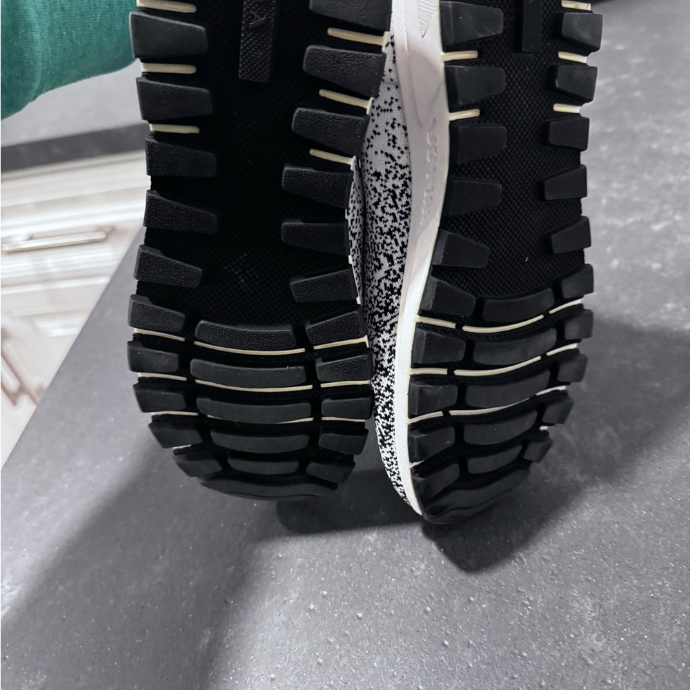 PRADA Women’s Sneakers - Picture 5 of 8